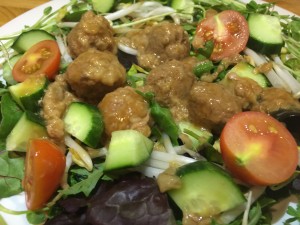 Asian meatballs in salad